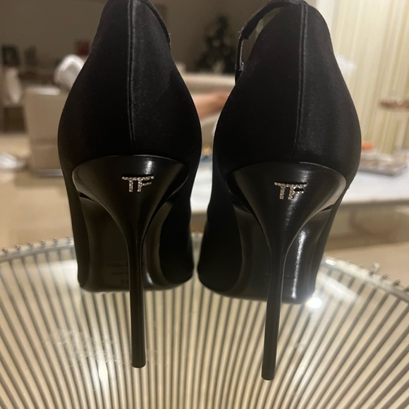 New Tom Ford Black Swarovski Pumps in Size US 8/38 (EU) - Picture 4 of 17